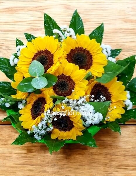 Bouquet di Girasoli: Un Raggio di Sole a Domicilio a Napoli