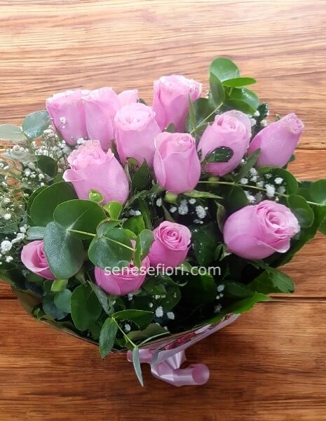 Rose Rosa Ecuador: Eleganza e Dolcezza a Domicilio a Chiaia