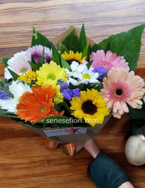 Bouquet di fiori assortiti felicita