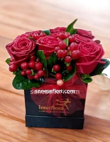 Flower Box 9 Rose Rosse: Consegna a Domicilio a Napoli